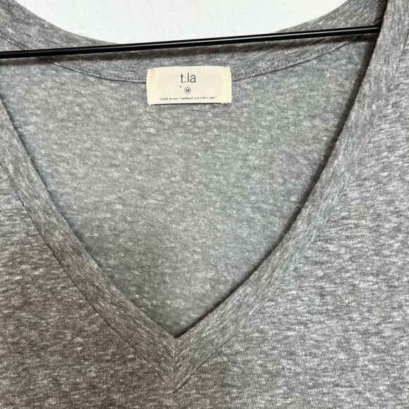 ANTHROPOLOGIE T.LA GREY AND BLACK V-NECK FLORAL PATTERN SHIRT SIZE MEDIUM - Picture 4 of 4